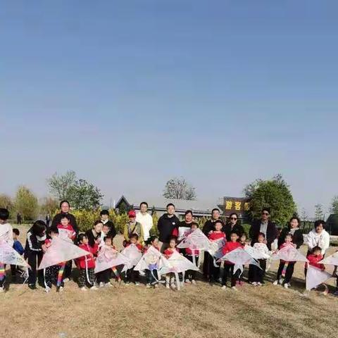 “放飞风筝，放飞梦想”知阅绘本馆户外“绘本之旅”活动