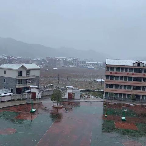 东山侗族乡学校低温雨雪冰冻天气安全温馨提示