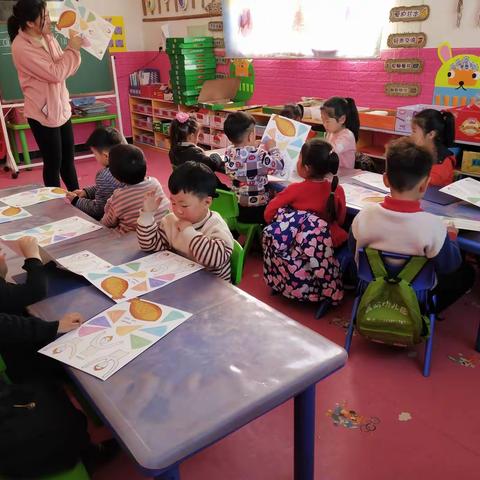 蓝鸽幼儿园3.22美术班课堂掠影——《缤纷披萨》上篇