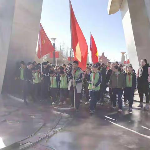 “追寻先辈足迹 感悟家国情怀”——格尔木市第三中学团委少先大队组织少先队员参观将军楼公园