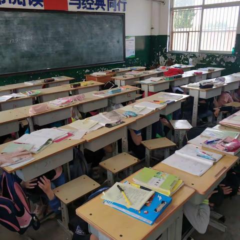 薛城区张范北于小学举行5.12防震减灾演练活动