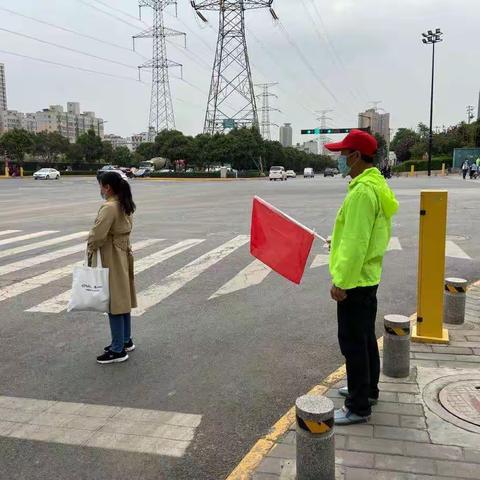 车让人   人守规   航天基地在行动