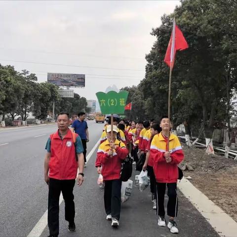 一花一木皆是景  一言一行要文明          ——广南县城区第三小学校三（4）班春游活动