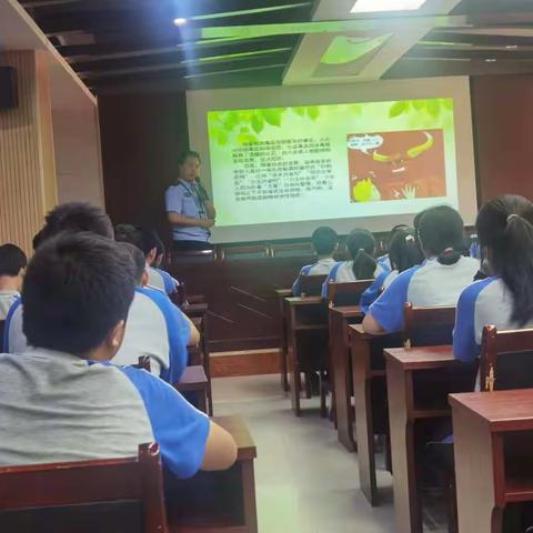 【碑林分局 平安建设“长安剑”行动】法治教育进校园  文艺路派出所深入校园开展法治教育活动