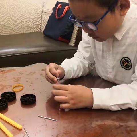 橡皮筋小车的制作