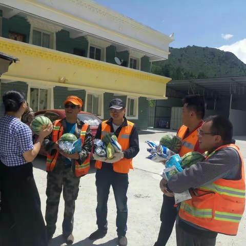 ——因为有爱，这个盛夏倍感凉爽。