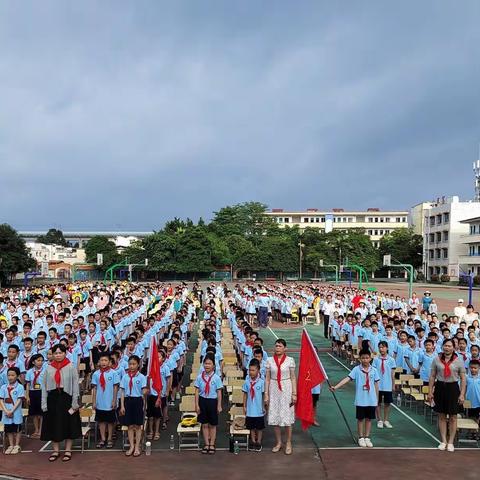 “喜迎二十大，争做好队员”——记凤凰镇中心小学2022年庆“六·一”暨新队员入队仪式活动