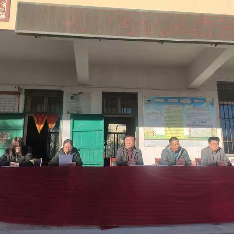 不忘初心，砥砺前行——麻屯二中期中总结表彰大会纪实