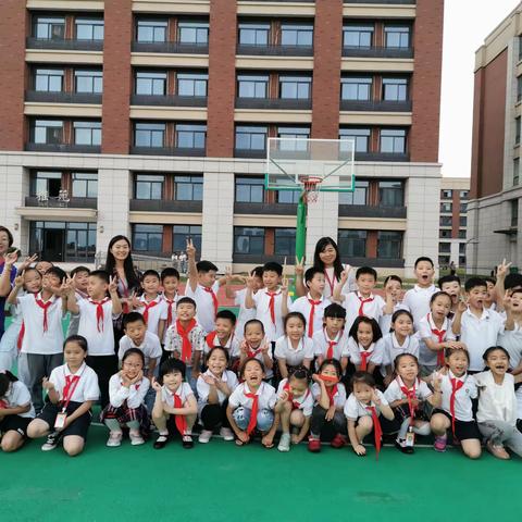 赞歌—北大培文蚌埠实验学校二1班               吾赞吾师