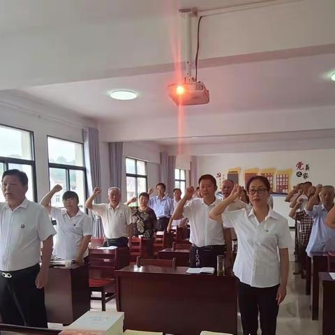 杨柳湾镇胡家墩村党支部开展“砥砺初心向复兴，抖擞精神再出发”支部主题党日活动。