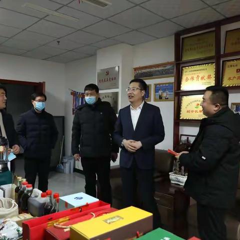 市政府副市长徐刚在春节前慰问我市农民工代表