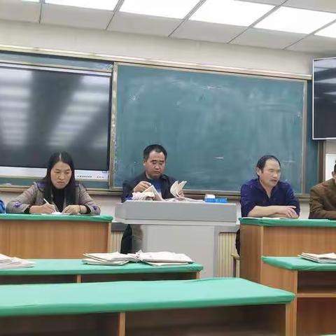 内乡县瓦亭初中举行备课展评活动