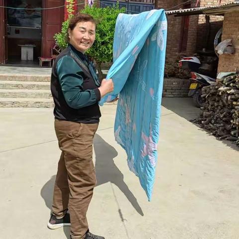 “家庭清洁日”助力“三五”创建