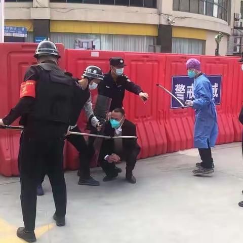 金沙街派驻专班组织开展防冲撞防脱逃突发事件应急演练