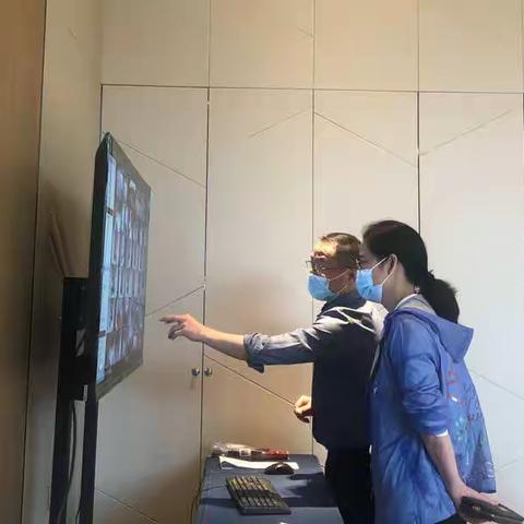 凌慧健同志带队到南湖假日酒店督导检查并慰问工作专班