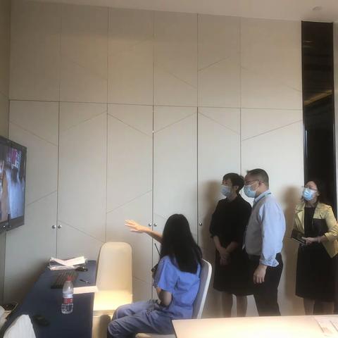 区人大副主任莫小云带队到金沙街派驻同和南湖假日酒店督导检查并开展风险评估