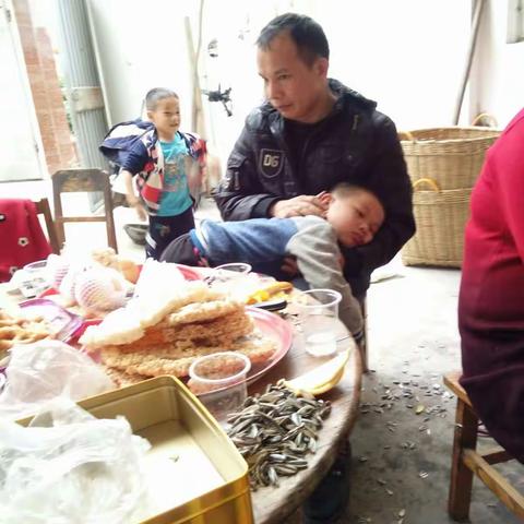 载着浓浓的亲情，盛开着如花的笑容。春节，真的很美好！谨以此至自己，记2017！