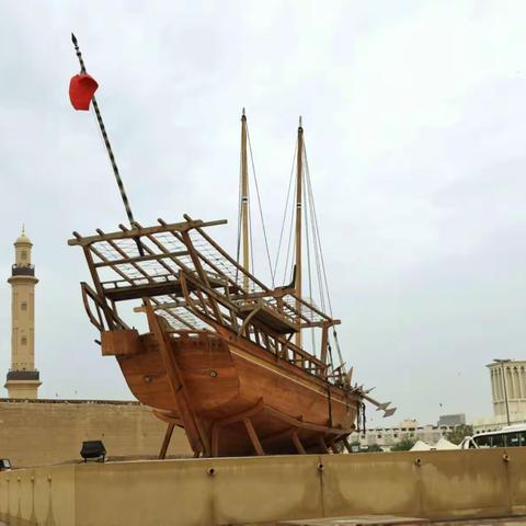 迪拜观光旅游，博物馆、金街、帆船酒店及中餐（七星级）、冲沙及晚餐和表演。