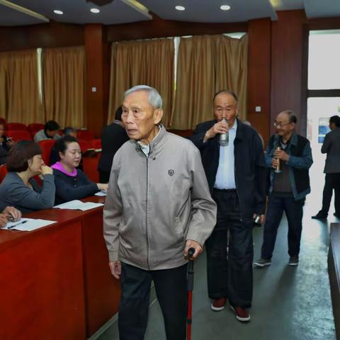 温州职业技术学院离退休职工，2017年形势报告会暨离退休理事会换届大会