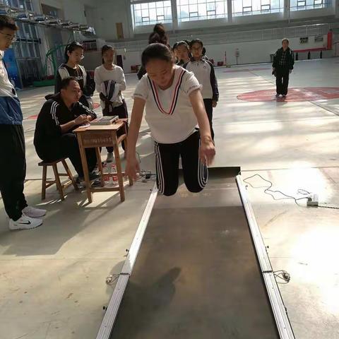 晨起踏上模考路，不畏艰辛不畏苦———初三体育模拟考试