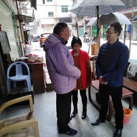 镇领导带驻村组到秀水村开展慰问困难党员和老党员活动