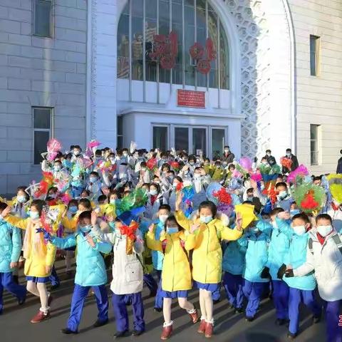 朝鲜少年团第九次代表大会参加者抵达平壤