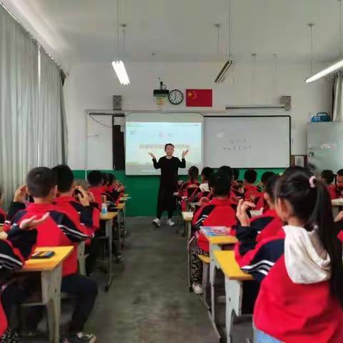 听课共交流   评课促成长               ————东华小学教研活动