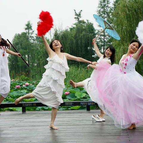 仙女下凡莲花湖