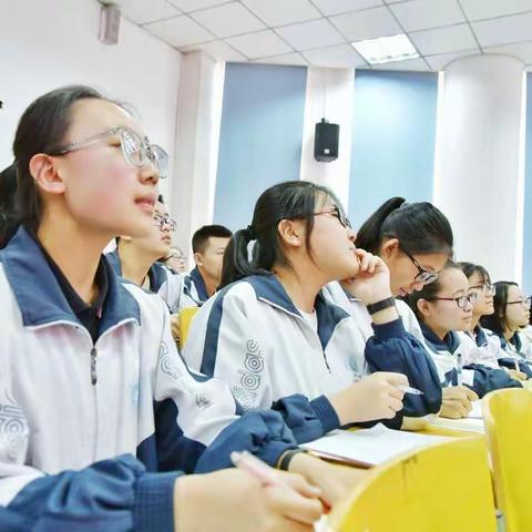 山阴一中特邀华中师范特聘研究员为高三学子答疑解惑