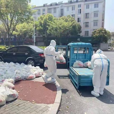 献给平湖金仓花苑社区抗疫工作在一线的英雄们