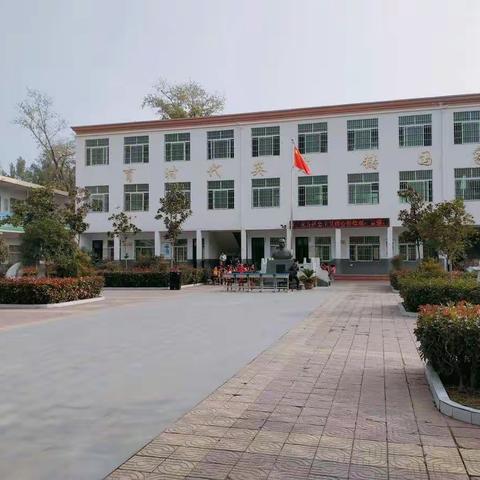 雪枫小学举行隆重拜师礼活动