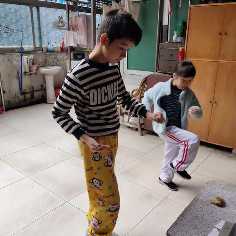 越秀区执信南路小学——-居家锻炼体育之星（五）