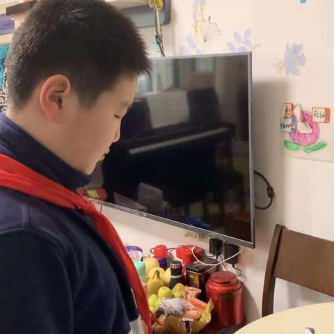 执信南路小学“2020清明，抗‘疫’非常时期，英雄花开颂英雄”传承活动