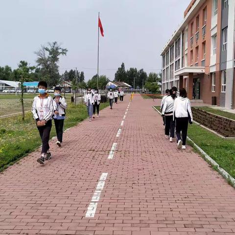 江南学校初三返校“复学第一课”活动总结
