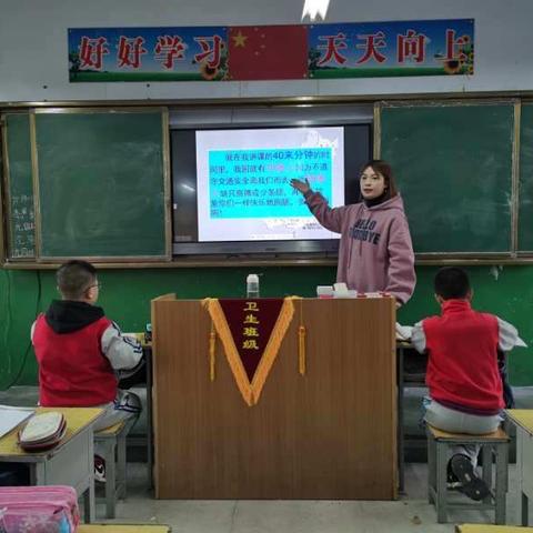 车让人 ，人守规                                     ──城关镇中心小学《文明出行》主题班会