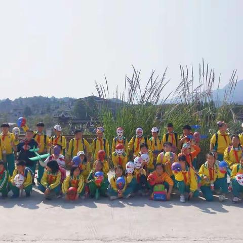 2019年铜仁第十八小学五（1）班的同学秋季研学实践教育活动