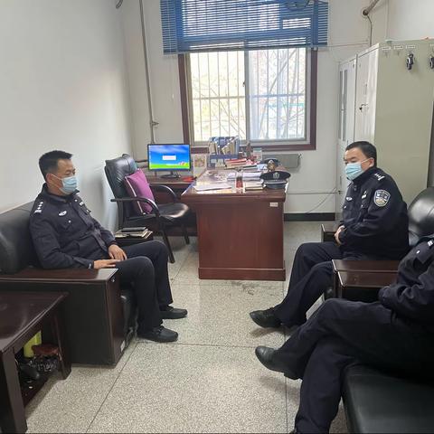 公安鄠邑分局副局长衡文龙前往惠民路派出所检查指导工作