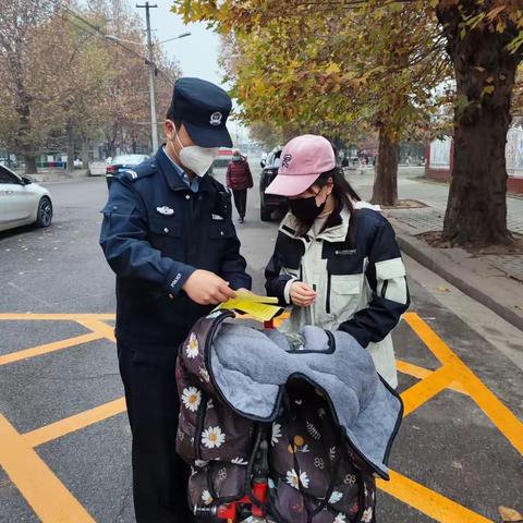 公安鄠邑分局惠民路派出所开展限制养犬宣传