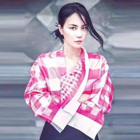 王菲女儿画作拍卖百万：出身寒门，如何与资本抗衡？