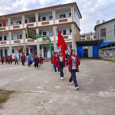 学雷锋   做雷锋   争做新时代小雷锋—九龙湖西小学学雷锋活动纪实