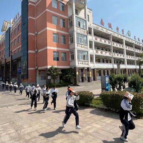 南城中学地震疏散演练