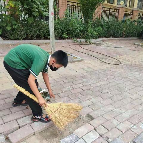 第三小学义务清扫街道志愿服务活动——中秋节主题实践志愿活动