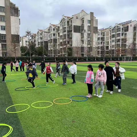 情景化教学，提高低年级体育课堂氛围—龙岸花园校区体育教研组系列活动（四）