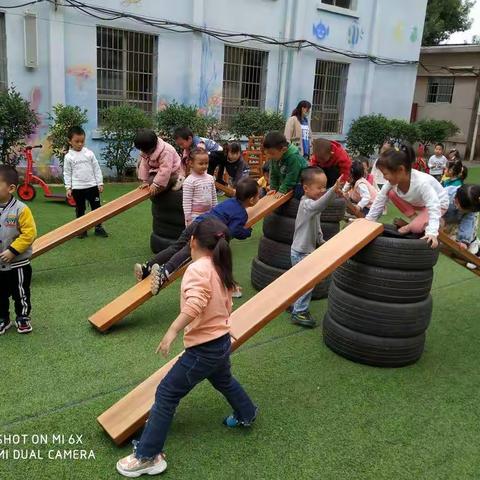 “让幼儿成为游戏的主人”——户外体育自主游戏（轮胎乐翻天）