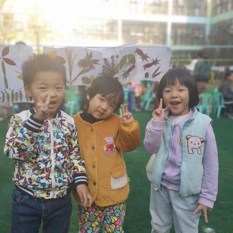 多彩的秋天—亲子树叶粘贴画