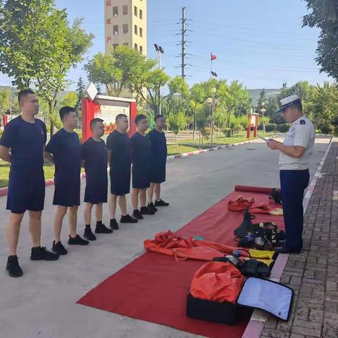渭滨消防救援大队组织开展原地着防化服佩戴空呼训练
