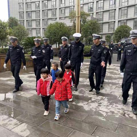 走进公安局，警幼零距离——仁怀市实验幼儿园小四班参观公安局实践活动