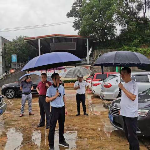 张如春副市长到漳平市中小学生社会实践基地调研地质灾害防治工作。