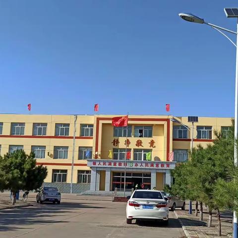 朔城区副区长蔚秀在朔城区兴安学校督查校园安全工作