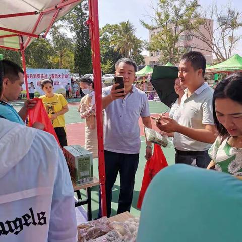 屯昌县消费扶贫“春风大行动”在中坤大舞台隆重开市